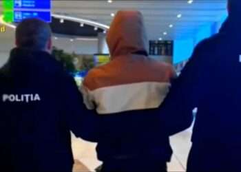 Un tânăr anunțat în căutare internațională a fost extrădat din Cehia | VIDEO