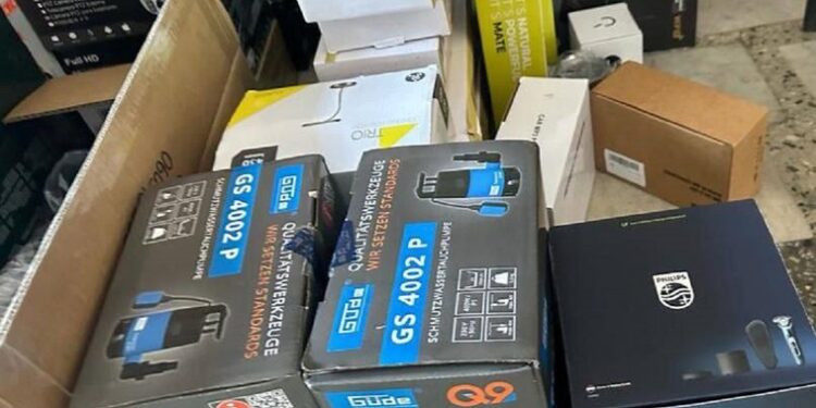 Camere video, ceasuri, periuțe de dinți. Un caz de contrabandă cu mărfuri de larg consum, înregistrat la Vama Leușeni