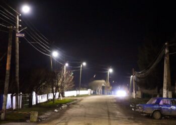 În ajunul Crăciunului și Revelionului, echipa lui Ilan Șor a finalizat proiectul de iluminat stradal în satul Coteala din Briceni: Timp de 30 de ani localitatea a stat în beznă | VIDEO