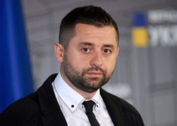 Арахамия: Россия на переговорах в 2022 году предлагала закончить войну, если Украина станет нейтральной и откажется от вступления в НАТО