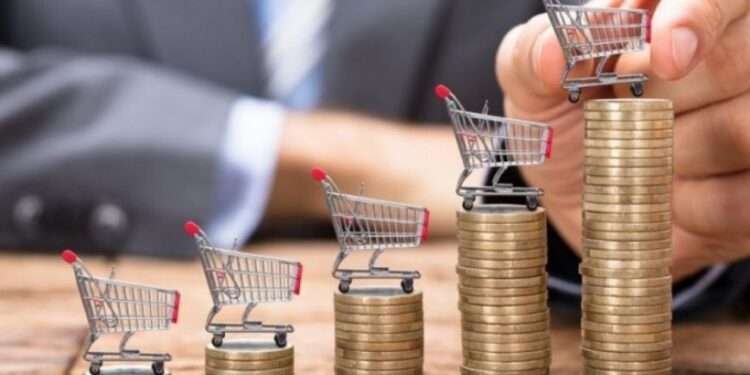 Inflația este în scădere, dar nu și prețurile: Experții economici spun că tarifele vor continua să urce | VIDEO