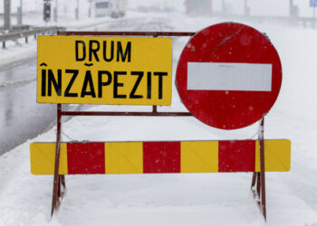 Ger și ninsori în România, 19 porțiuni de drumuri naționale închise. În Tulcea nu se circulă pe niciun drum, zăpada atinge doi metri