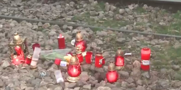 Un copil a fost omorât de tren la Iași, după ce a plecat pe jos spre școală pentru că nu a mai avut loc în microbuzul primăriei