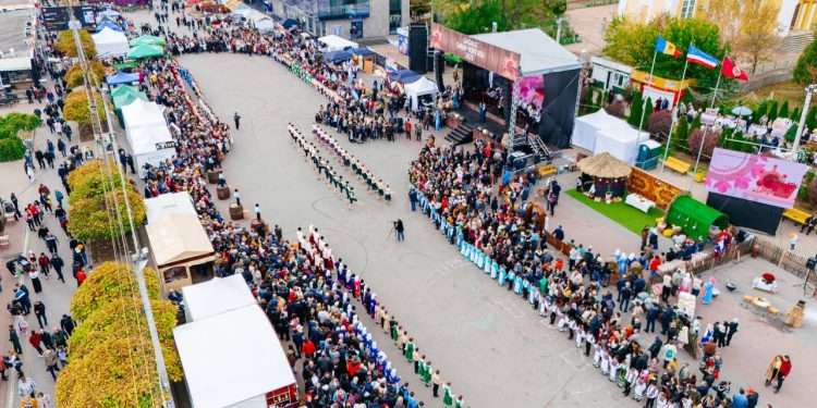 Festivalul Vinului „Gagauz şarap yortusu”, sărbătorit în Găgăuzia. Evghenia Guțul: „Împreună ne vom păstra tradițiile, bucătăria noastră unică și obiceiurile noastre, limba noastră găgăuză” | VIDEO