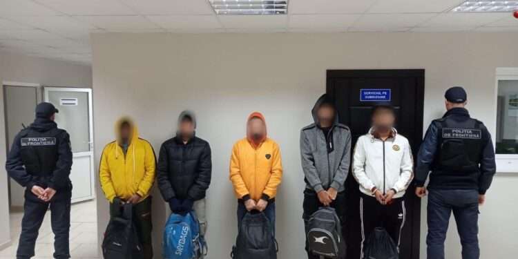Voiau să ajungă ilegal în România: Cinci cetățeni străini, reținuți pe malul Prutului