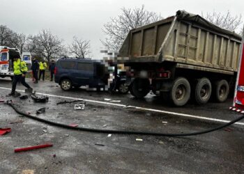 Accident de coșmar, în raionul Soroca: Șoferul unei mașini a decedat pe loc după impactul cu un camion