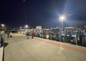 Altercații și îmbrânceli între fermieri și polițiști: Agricultorii au reușit să ajungă în centrul capitalei, deși oamenii legii au refuzat să le creeze un coridor de trecere | VIDEO