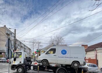 Vasile Costiuc, cunoscut luptător cu șoferii iresponsabili, s-a trezit cu mașina evacuată pentru parcare neregulamentară. Ce reacție a avut | VIDEO