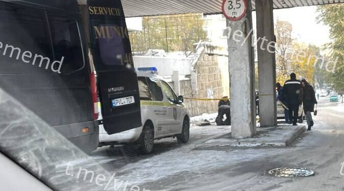 Un tânăr de 18 ani – găsit fără suflare în Chișinău. Poliția: S-ar fi aruncat de la înălțime