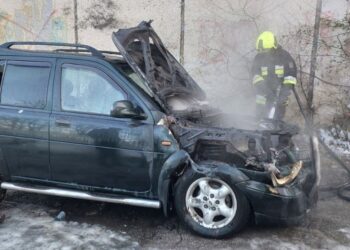 Ghinion pe capul unui șofer din Chișinău: Mașina i-a fost distrusă de flăcări