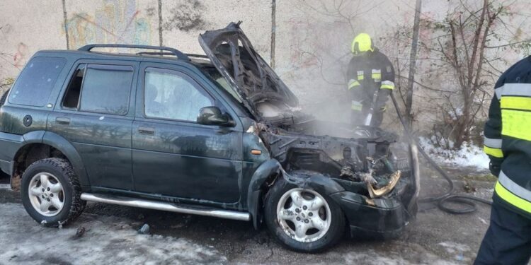 Ghinion pe capul unui șofer din Chișinău: Mașina i-a fost distrusă de flăcări