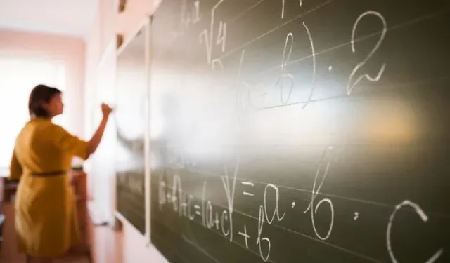 Cadrele didactice din țară vor salarii mai mari și cer o lege antiviolență: Un liceu din Capitală va organiza o masă rotundă la acest subiect | VIDEO