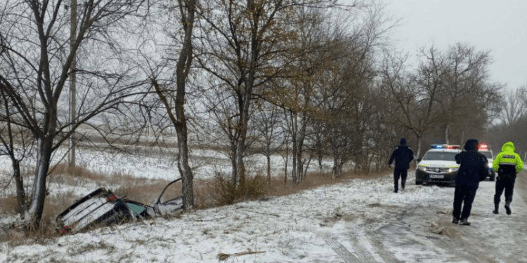 Condiţiile meteo nefavorabile provoacă accidente în țară: O persoană a decedat la Nisporeni, iar alte două se află la spital