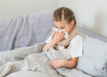Tot mai mulți copii, diagnosticați cu infecții ale căilor respiratorii