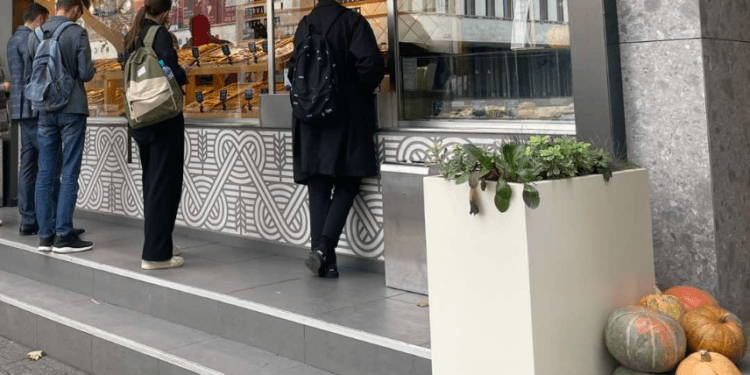 Grăsimi vegetale în loc de brânză de vaci. ANSA a constatat încălcări grave în procesul de producere a plăcintelor din comerț | VIDEO