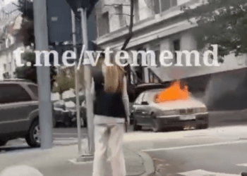 Incendiu în preajma Scuarului Catedralei. Un BMW, cuprins de flăcări