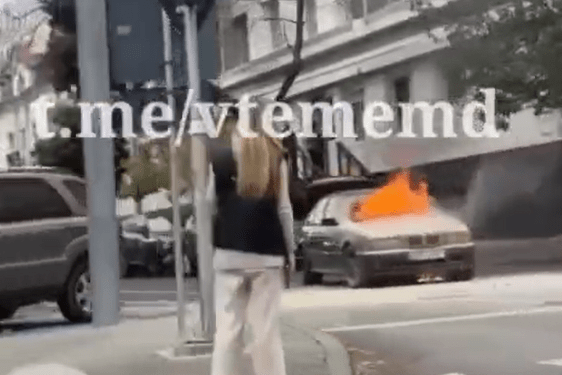 Incendiu în preajma Scuarului Catedralei. Un BMW, cuprins de flăcări