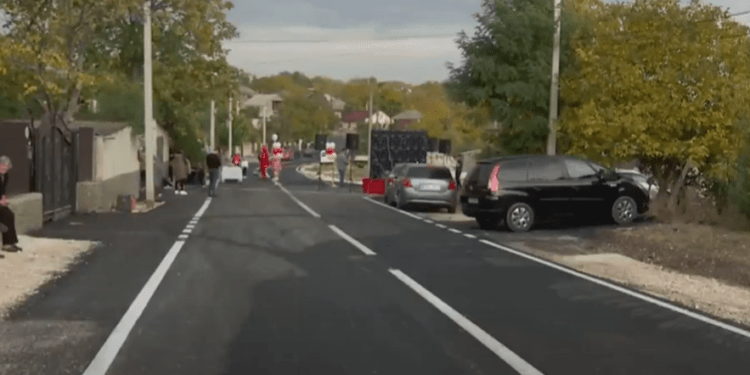 „Suntem mândri de această echipă, care a ridicat Orheiul de la zero”. Încă două străzi din cartierul Lupoaica au fost reparate cu suportul echipei lui Ilan Șor | VIDEO