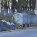 Deși responsabilii au promis să rezolve problema deșeurilor, nici după o săptămână „muntele” de gunoi nu a fost evacuat de pe strada Cehov din Bălți | VIDEO