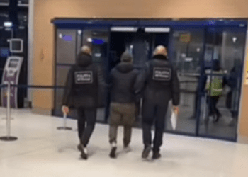 Era căutat prin Interpol pentru omor și tâlhărie. Un tânăr de 26 de ani, extrădat din Italia
