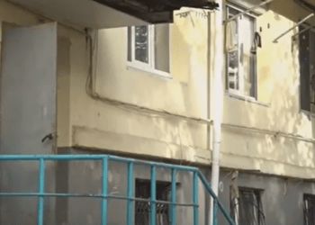 Frig afară, frig și în casă. Locatarii unui bloc din capitală se plâng că nu au fost conectați la căldură. Care ar fi cauza și ce promit responsabilii | VIDEO