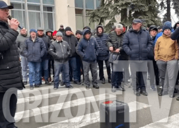 „Am venit că ne-a ajuns cuțitul la gât”. Agricultorii din peste 20 de raioane protestează în fața Guvernului