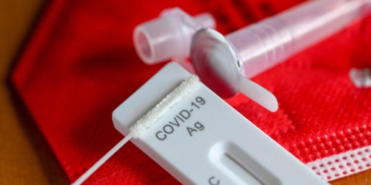 Avertismentul OMS: COVID-19 circulă, evoluează şi se schimbă. „Trebuie să rămânem vigilenți”