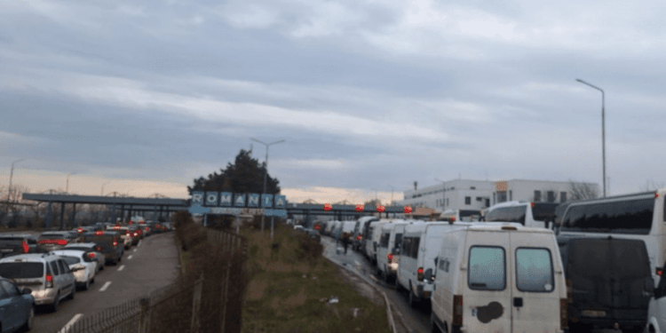Пограничная полиция сообщает о скоплении машин на Леушенской таможне