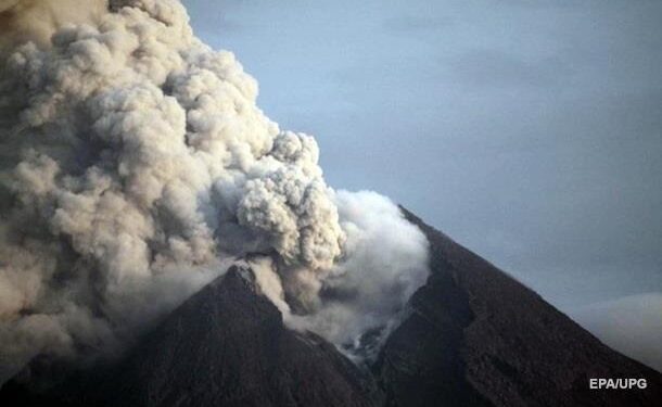 Извержение вулкана в Индонезии: число погибших выросло
