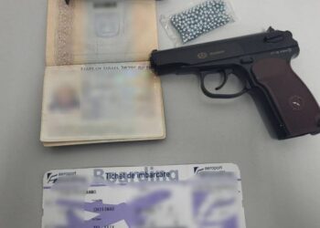 Пистолет и металлические шарики: израильтянин пытался незаконно вывезти оружие