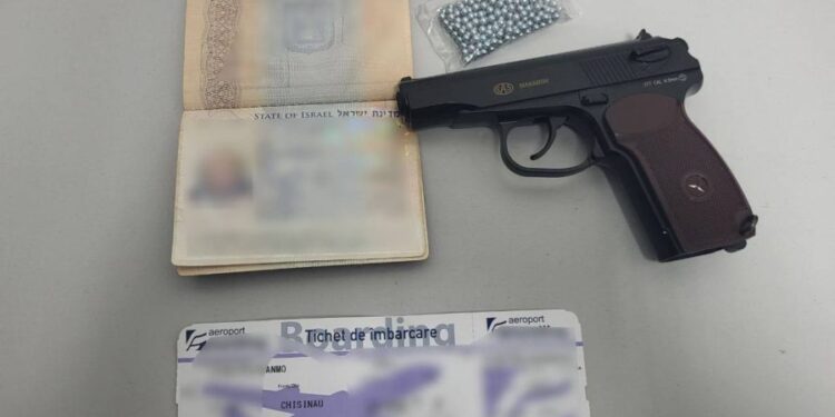 Пистолет и металлические шарики: израильтянин пытался незаконно вывезти оружие