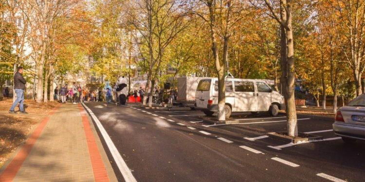 «Современное освещение, отремонтированные дороги и новые скамейки». В Оргееве продолжается реализация проекта «Операция двор», такую же программу запустят и в Тараклии | VIDEO