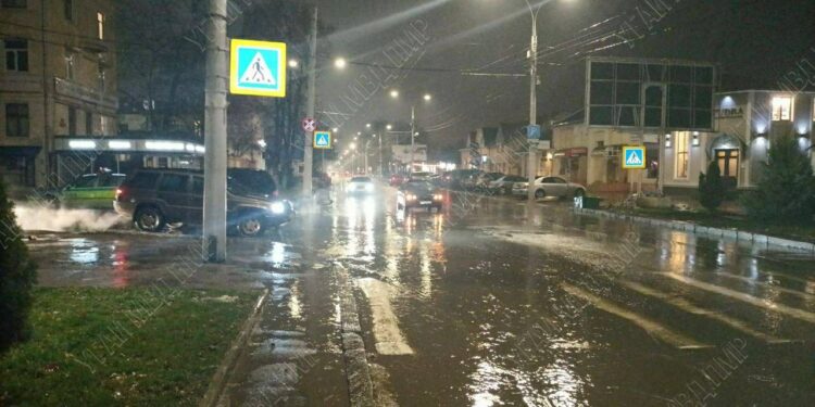 Плохая видимость из-за дождя: на пешеходном переходе в Тирасполе сбили женщину