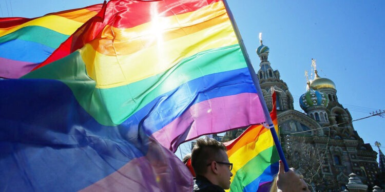 Верховный суд России объявил «экстремистским» и запретил «движение ЛГБТ»