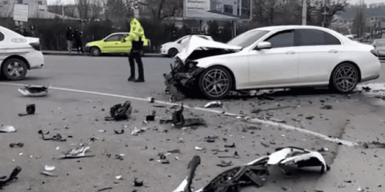 Не поделили дорогу в Яссах: водителями столкнувшихся легковушек были молдаване