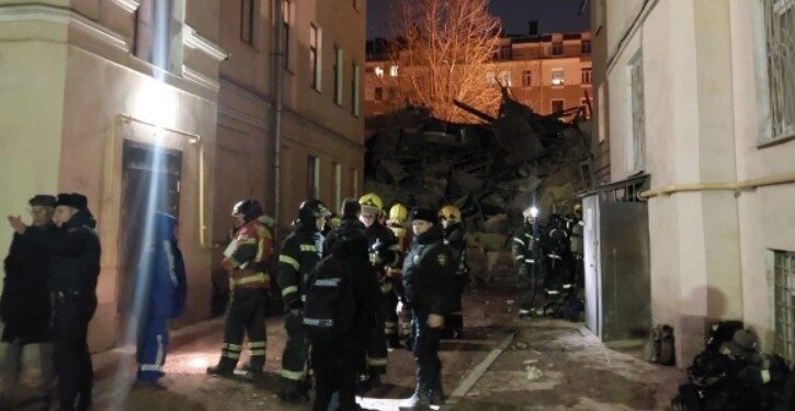 В центре Петербурга обрушился шестиэтажный дом
