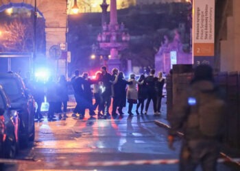 Primele imagini cu intervenția polițiștilor din timpul atacului de la Praga