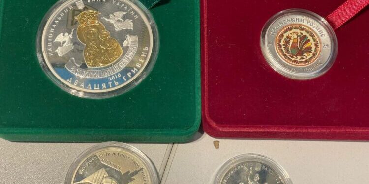 Изъяли серебряные монеты в аэропорту. Кто их пытался ввезти в страну?