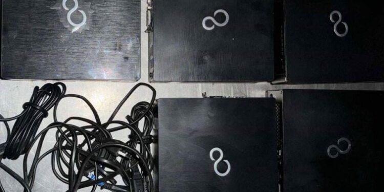 Fără marfă, dar cu sancțiuni. Un moldovean, documentat pentru tentativa de contrabandă cu surse de alimentare pentru calculatoare