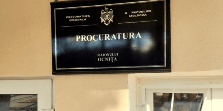 Избивал людей на улице и пытался отнять у них деньги: мужчину приговорили к пяти годам тюрьмы