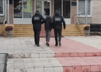 Crimă teribilă la Hîncești: Doi minori, suspectați că au înjunghiat un bărbat, apoi i-au dat foc, cu tot cu locuință