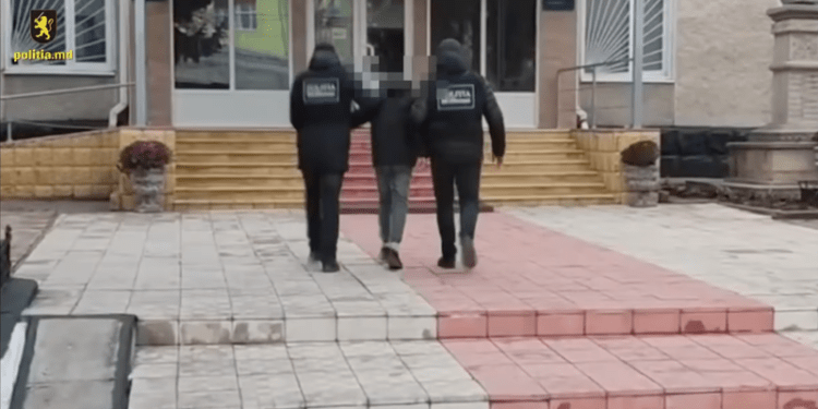 Crimă teribilă la Hîncești: Doi minori, suspectați că au înjunghiat un bărbat, apoi i-au dat foc, cu tot cu locuință