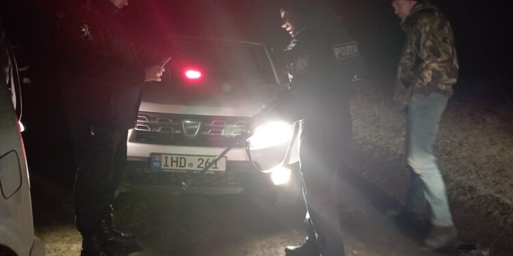 Doi angajați ai Întreprinderii pentru silvicultură Bălți, prinși cu mașina plină de sânge. Ar fi recurs la braconaj