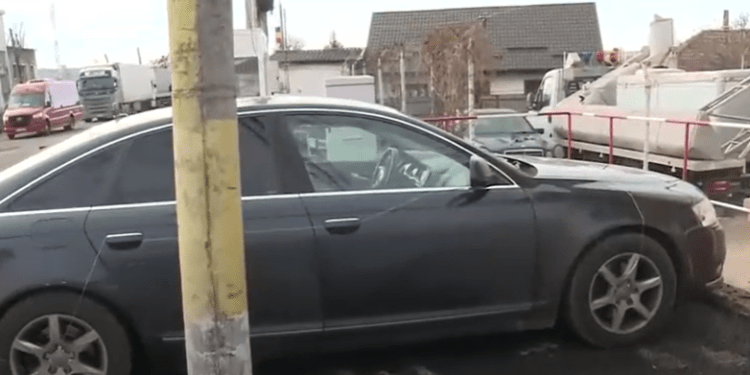 Doi români, prinși la vamă cu un automobil furat: Veneau din Republica Moldova