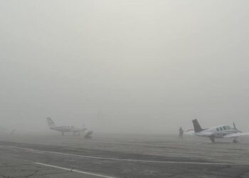 Traficul aerian, dat peste cap din cauza ceții: Mai multe curse întârzie