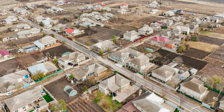 În Găgăuzia continuă schimbările spre bine, datorită Evgheniei Guțul și lui Ilan Şor: În Gaidar a fost finalizată modernizarea drumului principal, iar pe strada Lenin a fost pavat un trotuar cu o lungime de aproape un kilometru | VIDEO