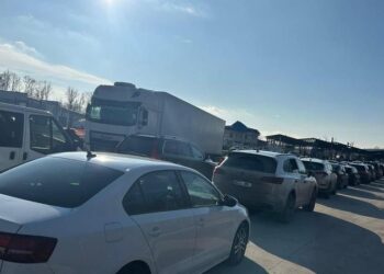 Ambuteiaj la vama Sculeni: Călătorii, îndemnați să opteze pentru alte puncte de trecere