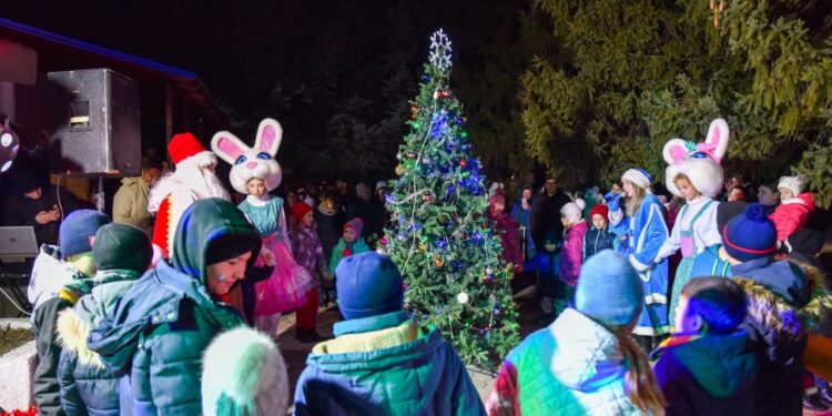 Echipa lui Ilan Șor va inaugura pomii de Crăciun, până în data de 24 decembrie, în toate cele 74 de localități din raionul Orhei: Startul campaniei a fost dat în patru localități ale comunei Jora de Mijloc | VIDEO