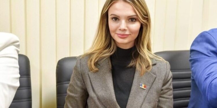 Primarul ales al orașului Orhei, Tatiana Cociu, invită locuitorii municipiului Orhei și pe toți doritorii la inaugurarea Pomului de Crăciun