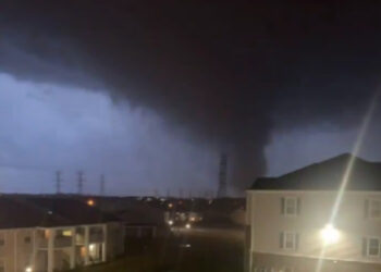 Cel puţin şase oameni au murit în urma tornadelor care au devastat statul Tennessee